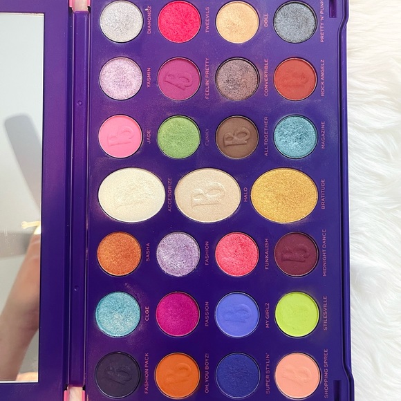 Sold Out! Makeup Revolution Bratz Collection - Picture 2 of 5